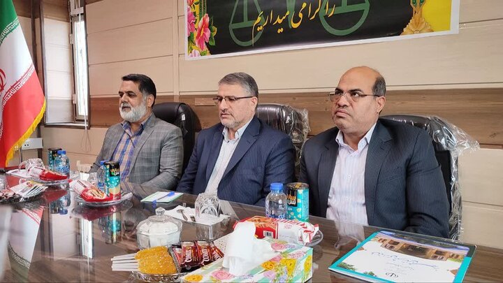 رئیس پزشکی قانونی کشور چالشهای شهرستان مهریز را بررسی میکند