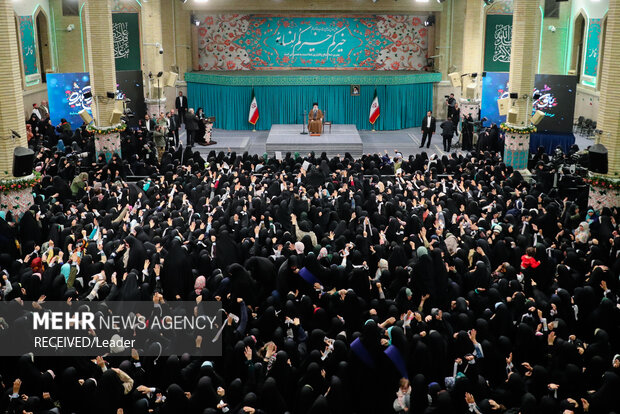 دیدار هزاران نفر از زنان و دختران با رهبر انقلاب اسلامی