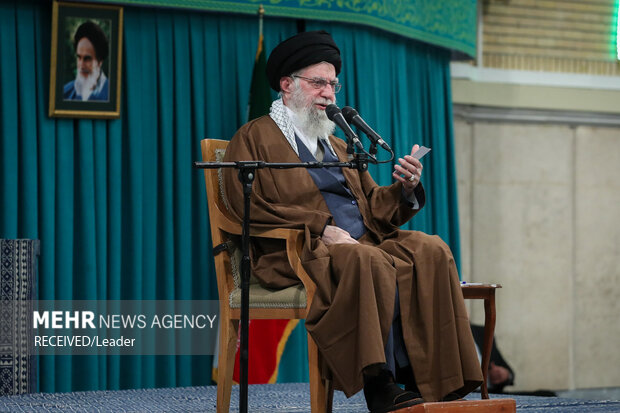 دیدار هزاران نفر از زنان و دختران با رهبر انقلاب اسلامی