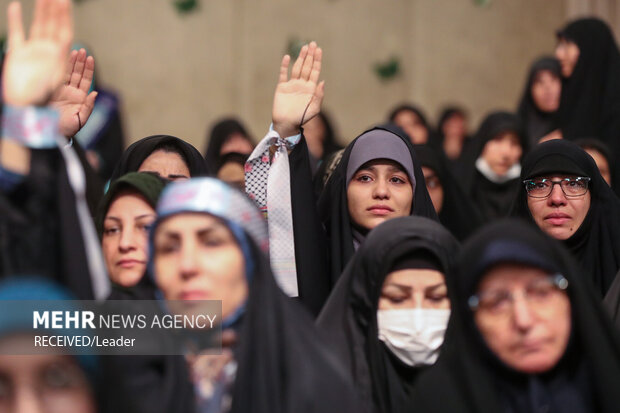 دیدار هزاران نفر از زنان و دختران با رهبر انقلاب اسلامی