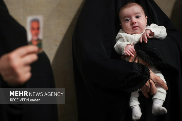 دیدار هزاران نفر از زنان و دختران با رهبر انقلاب اسلامی