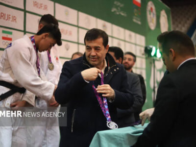 نفرات برتر چهار وزن مشخص شدند/ وزیر ورزش مدال ها را اهدا کرد