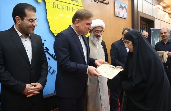 مراسم تکریم ۱۰۰ مادر شهید  در بوشهر برگزار شد
