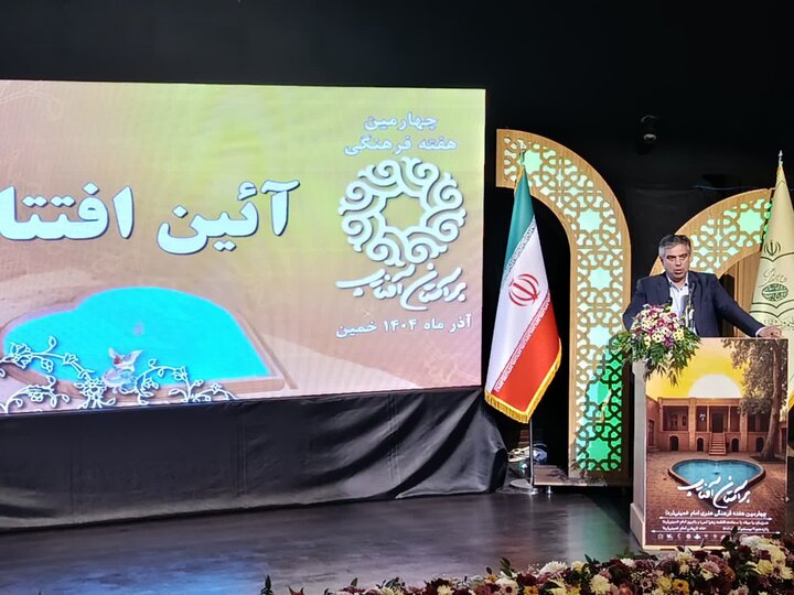 استاندار : ۲۵۰ هزار نفر سالانه از بیت امام در خمین بازدید می کنند